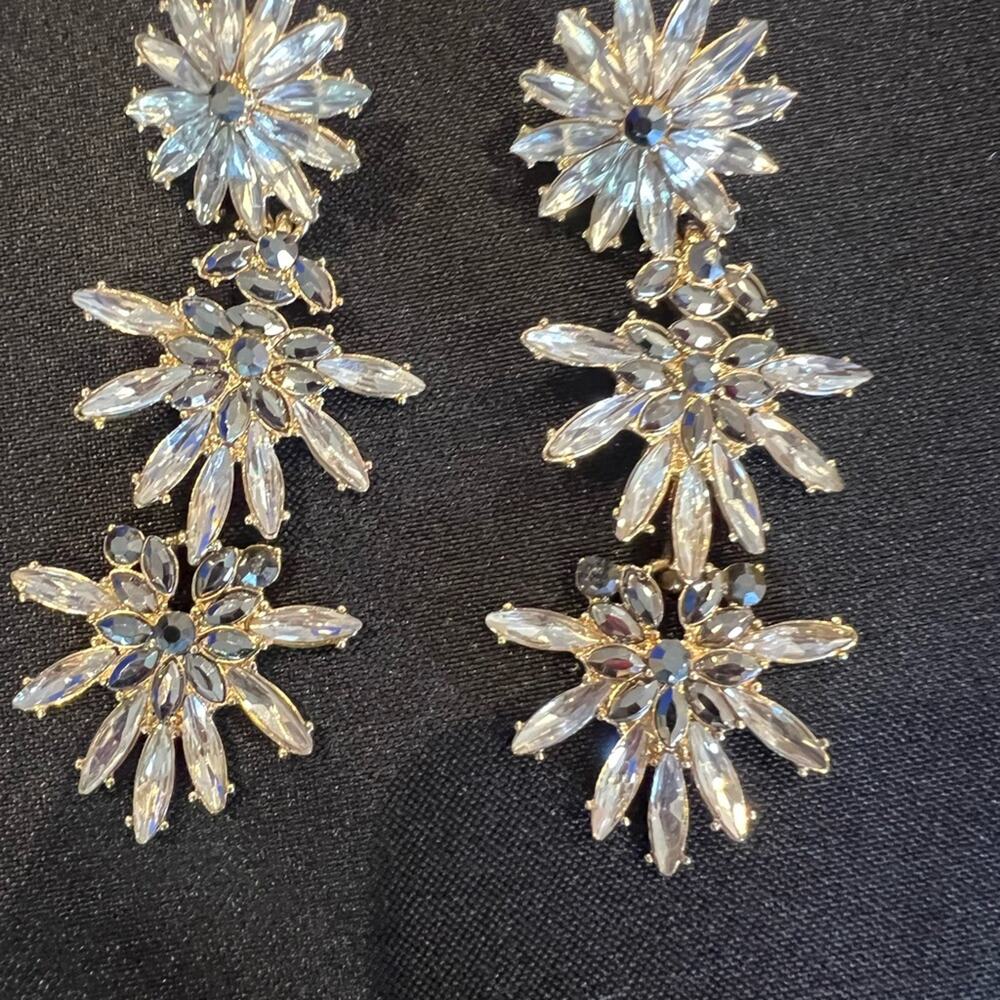Rhinestone earring NWT - Picture 2 of 3